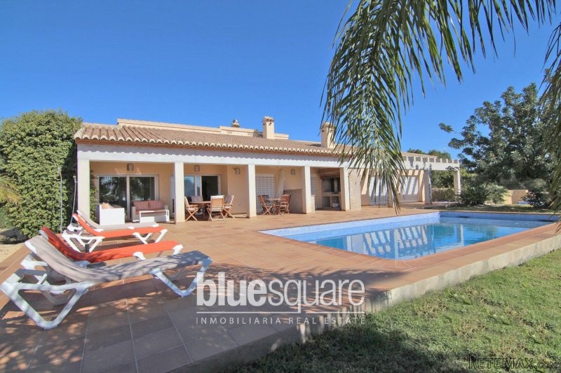 4-bedroom villa and studio with..