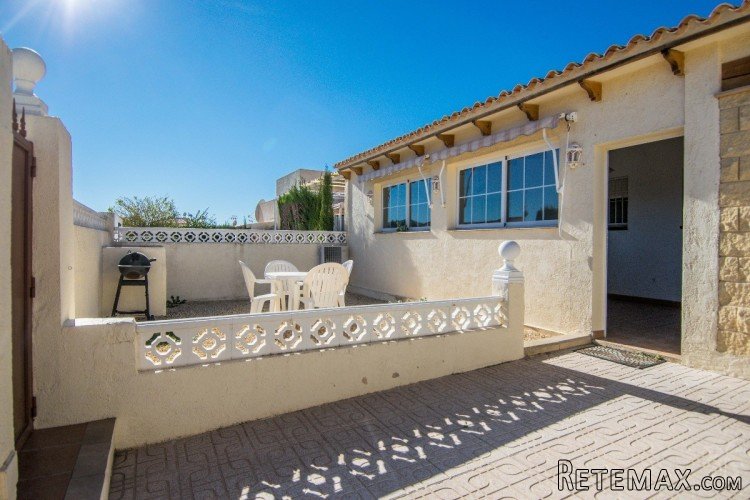 This cosy two-storey townhouse is located in a quiet..