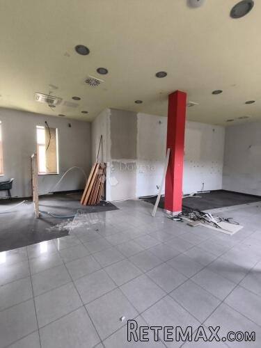 Donji grad: poslovni prostor s velikim izlozima! - 2