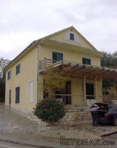 Prodajem kucu u Radovicima-Crna Gora