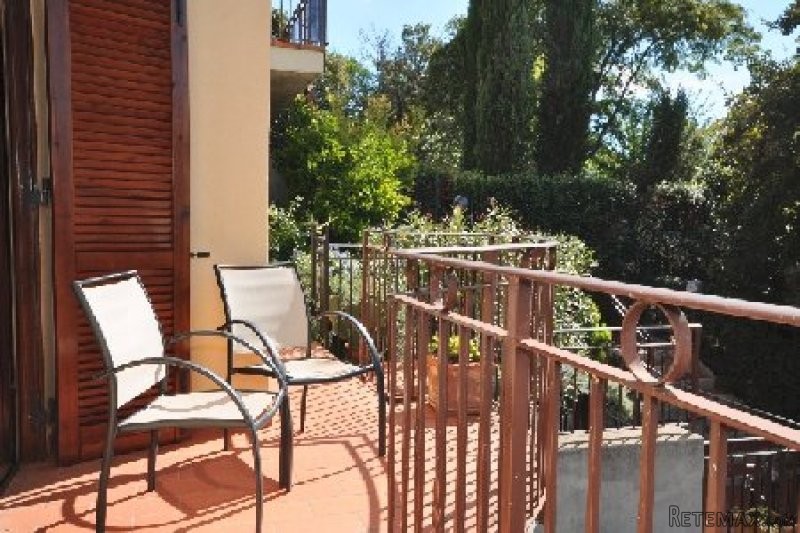 Three Bedroom Apartment With Lake.. - 2