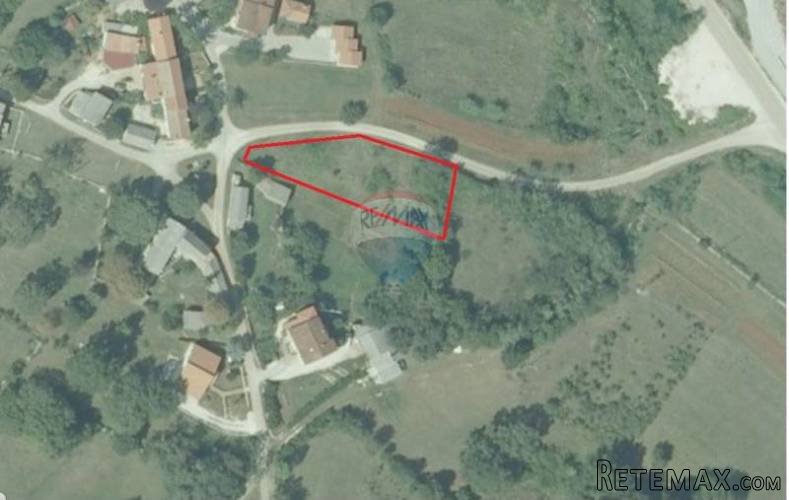 ISTRA, ŽMINJ, Građevinsko zemljište u mirnom i lijepom selu
