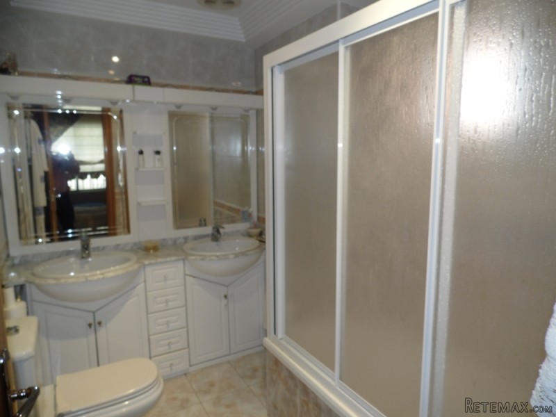 8 Bedrooms - Villa - Alicante - For Sale