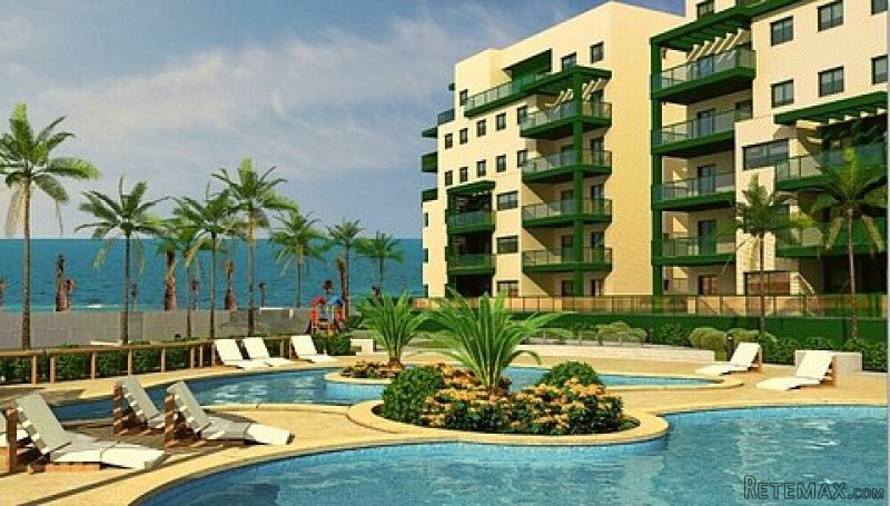 * LARGE FRONTLINE BEACH 4 BED APARTMENT - 2