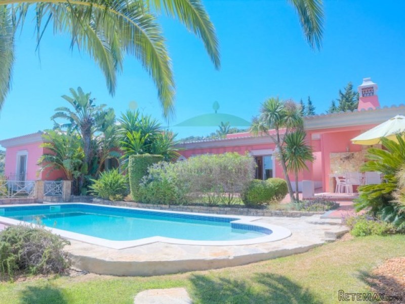 Elegant traditional Villa with..