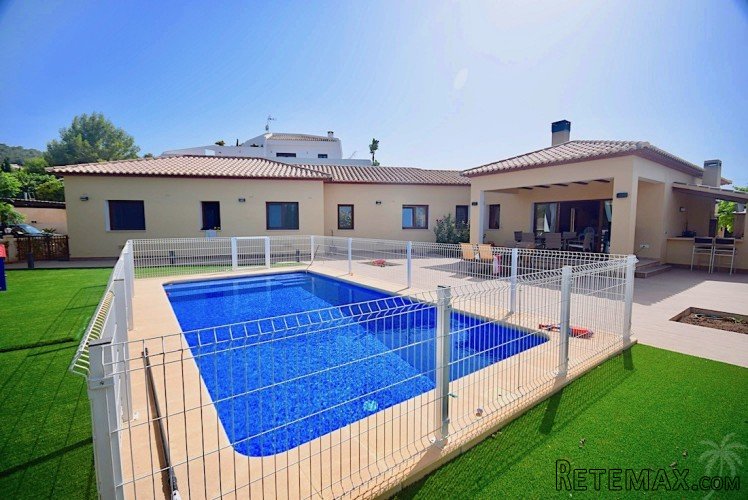 Modern contemporary style one level 3 bedroom villa built..