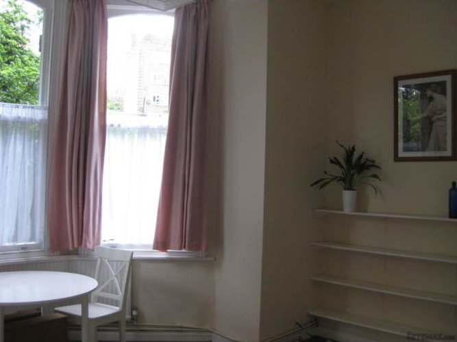 Flat in Forest Hill SE23 £880pcm