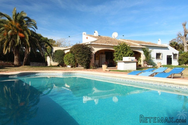 Traditional Mediterranean house for sale in the prestigious..