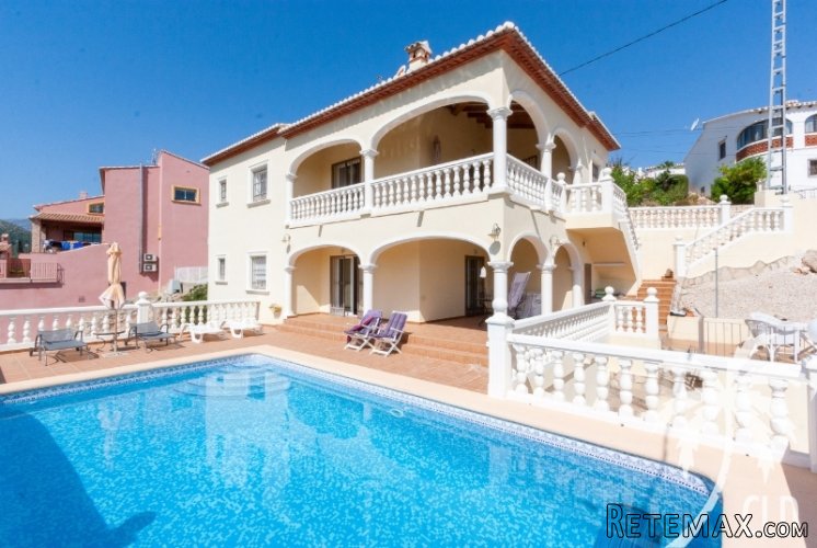 Chalet for sale in Orba! The House consists of two floors..