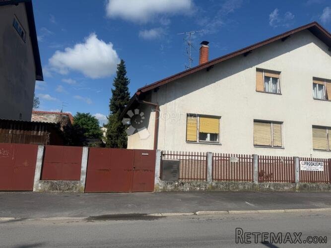 KUĆA S TRI ODVOJENA STANA - 2