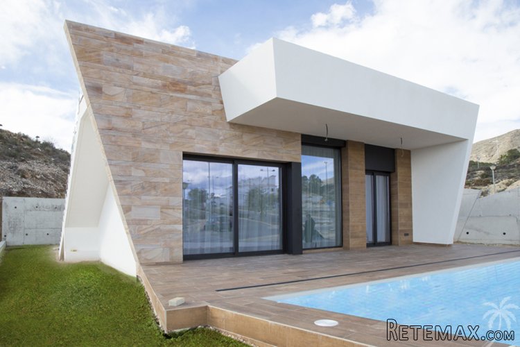 Are you looking for a nice, detached villa with a private..