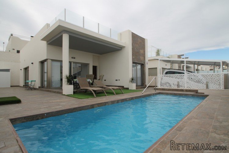 Beautiful villa located in Villamartin, Orihuela Costa..