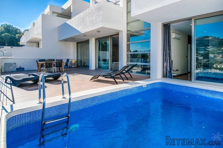 This villa is located in a quiet residential of 14 houses..