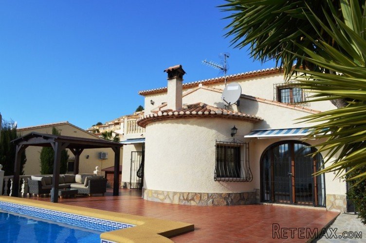 Luxury, frontline detached villa with stunning south facing..