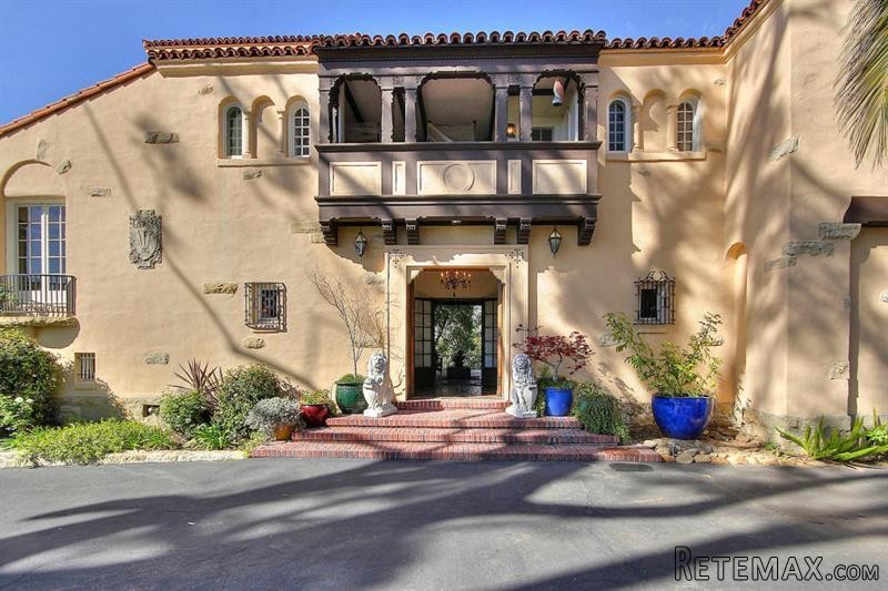 5 bedroom House For Sale: 221 E..