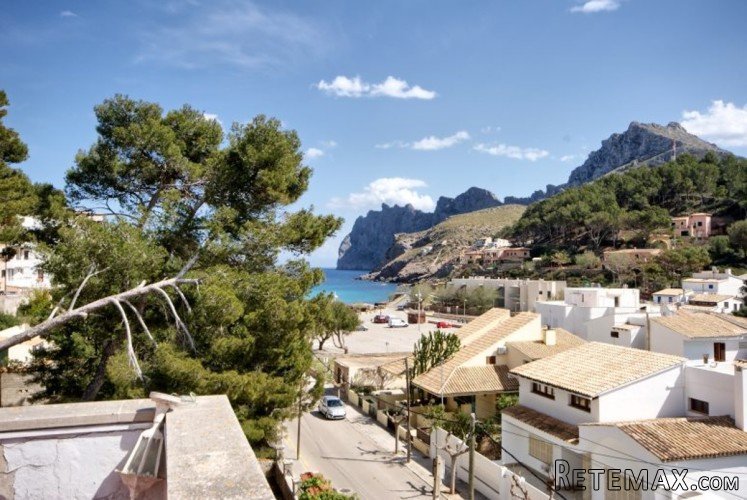 Enchanting villa located in Cala San Vicente in the north..