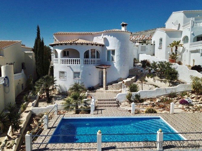 Sea View villa for sale in the residential area of Cumbre..