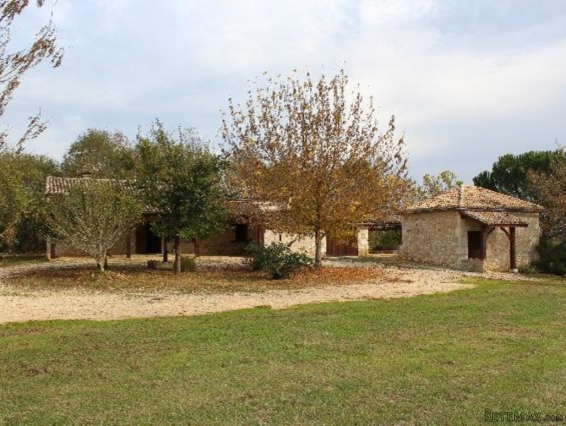 Stone House Close To Popular Bastide..
