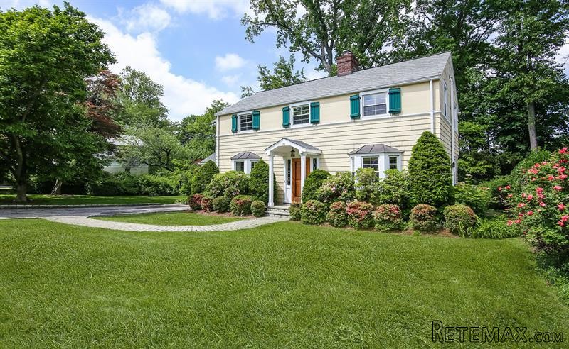 3 bedroom House For Sale: 21 Robin Hill..