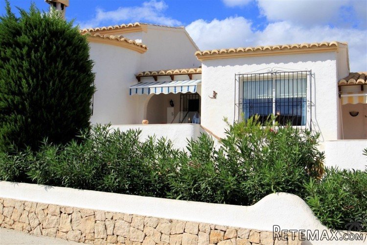 2 Bedroom bungalow for sale in Cumbre del Sol, between..