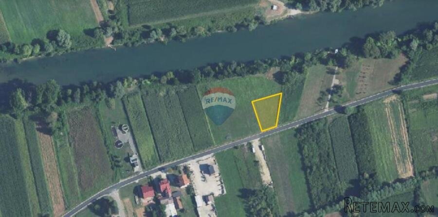 Ozalj, Trška - građevinsko zemljište 1266 m2 uz rijeku Kupu
