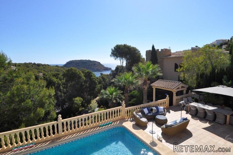 Comfortable family villa with beautiful sea views, totally..