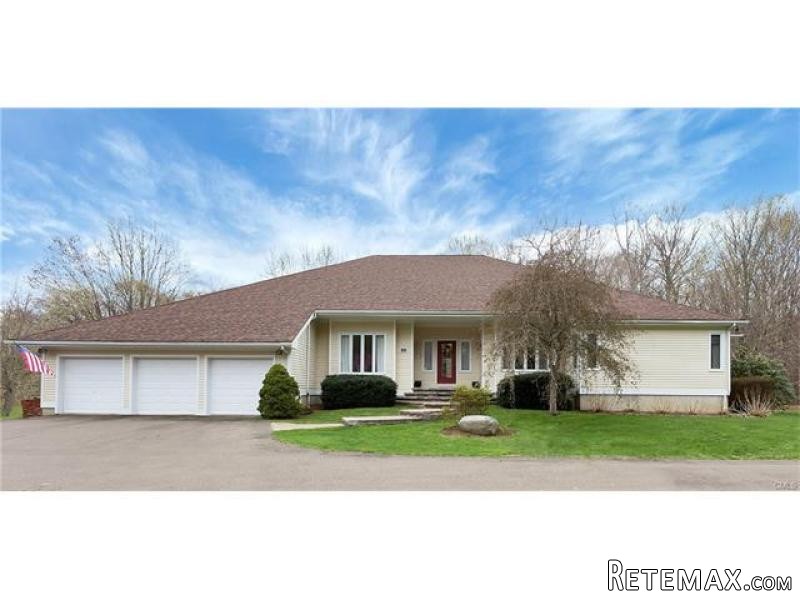 3 bedroom House For Sale: 31 HORSEBARN..
