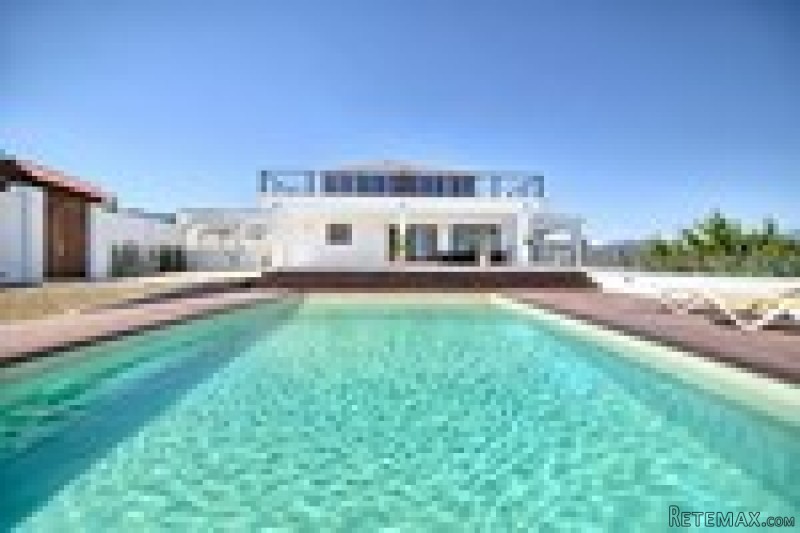 4 Bedrooms - Villa - Malaga - For Sale