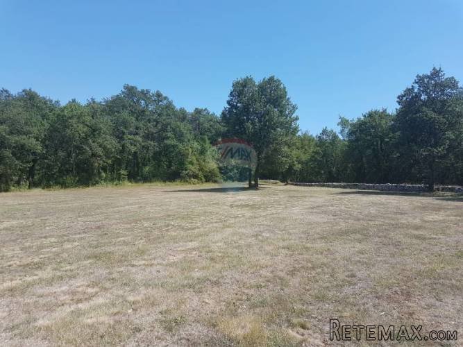 Građevinska parcela od 18 000m2 - 2