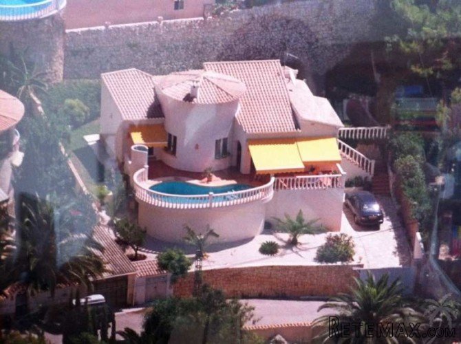 Reduced from 395.000€! Beautiful villa overlooking the c..