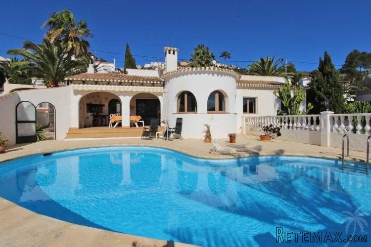 Charming villa, situated in a tranquil area of Moraira..
