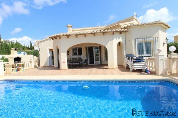 Immaculate single story villa with private pool built in..