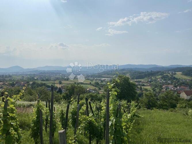 Predivno zemljište s pogledom