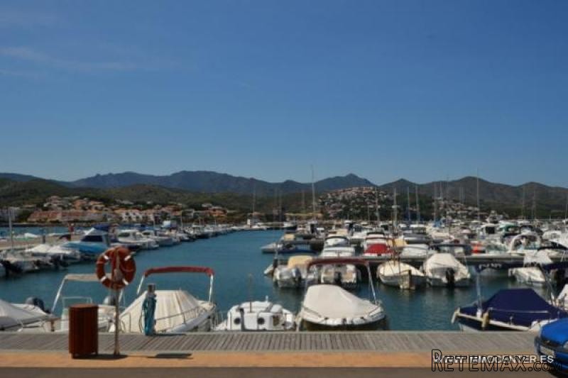 LLANcA: Recently built penthouse with..