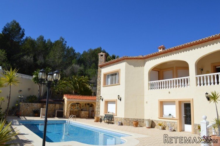A stunning and luxurious finca set in a private location..