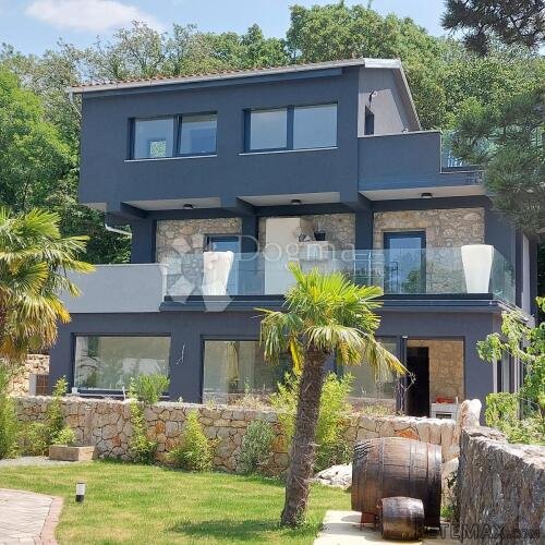Samostojeća kuća sa bezenom