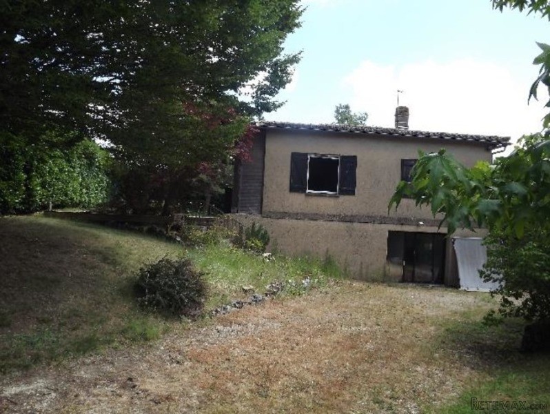 House With A Basement On Outskirts Of.. - 2