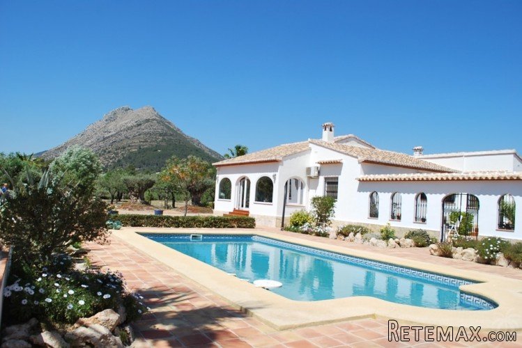Beautiful finca in one of the best positions in the Jalon..