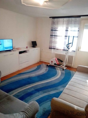 Izdajem dvosoban stan u Novom Sadu