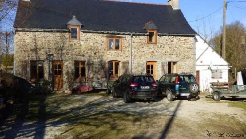 Pretty stonebuilt house with barn and..