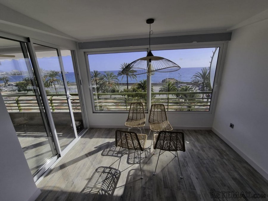 Maravilloso apartamento en primera línea de playa, recien..