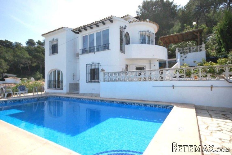 Perfectly maintained villa with beautiful open view in a..