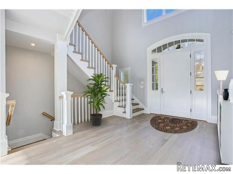 6 bedroom House For Sale: 106 Lockwood.. - 2
