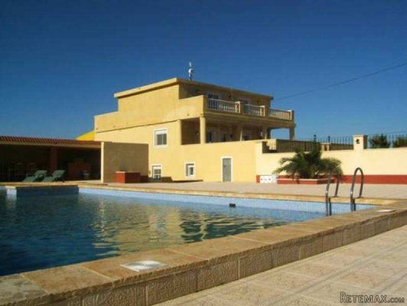 12 Bedroom 9 Bathroom Villa In Los..