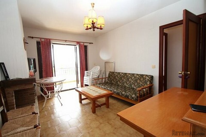 2 Bed Beachfront Apartment with Sea.. - 2