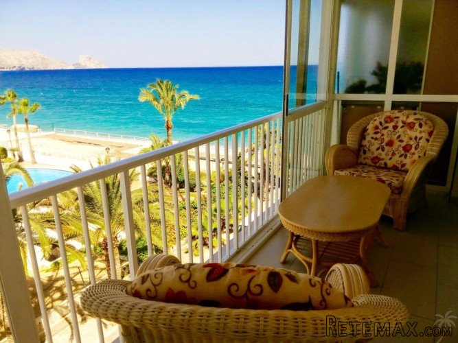 Fantastic renovated apartment by the beach in the popular..