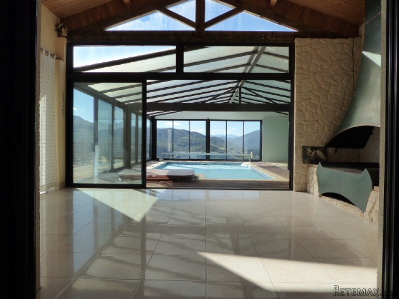 Recent Bungalow With Interior Pool And.. - 2