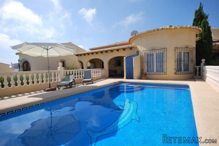 Nice villa with open views, situated in a sunny location in..
