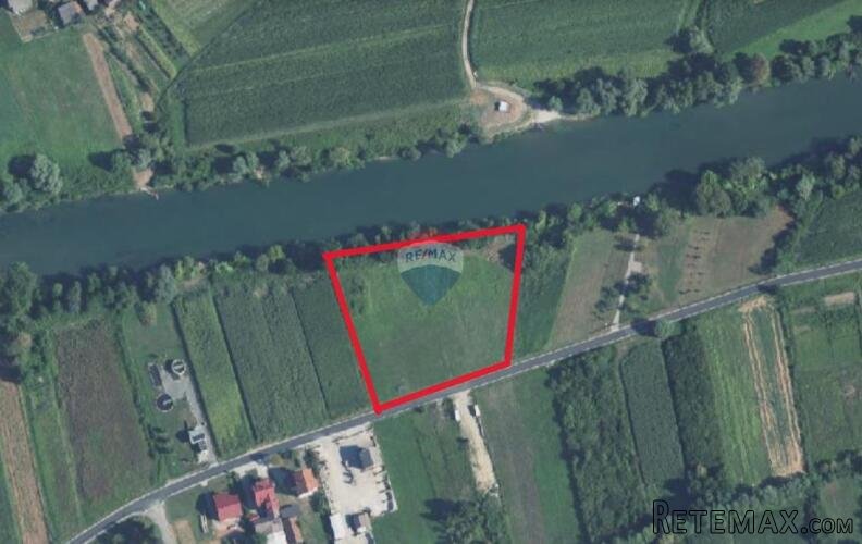 Ozalj, Trška - građevinsko zemljište 9264 m2 uz rijeku Kupu