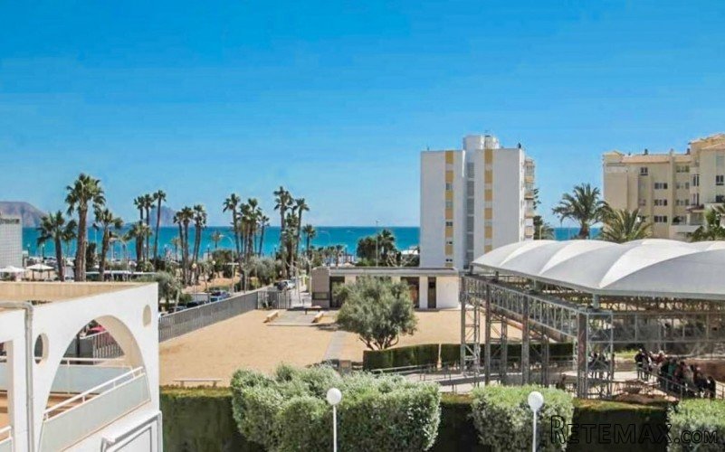 This apartment 2 bedroom apartment with sea views is..